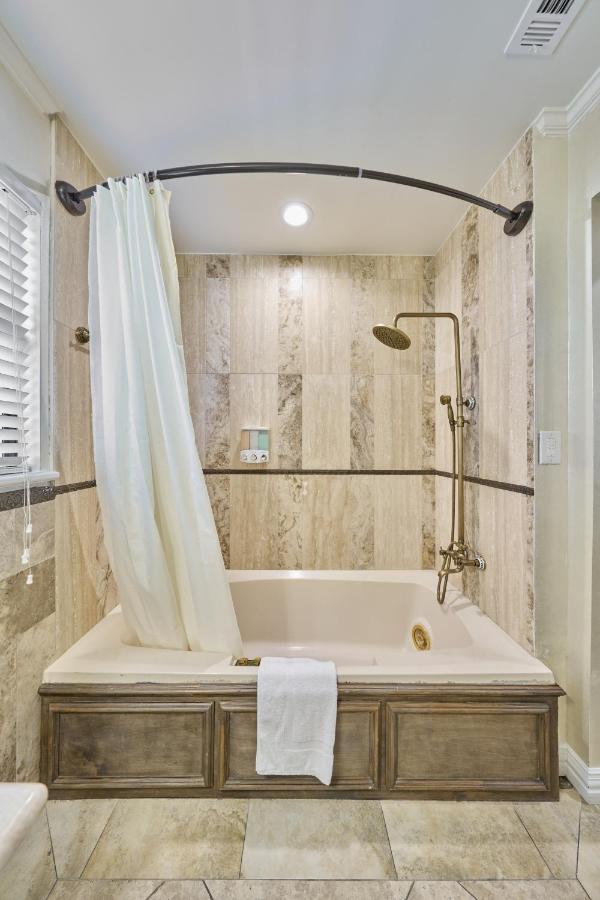 Villa With 8 Bedrooms And Heated Swimming Pool Houston Extérieur photo